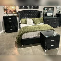 New Black velvet 5 pc Queen bedroom set