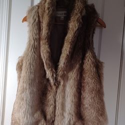               FAUX FUR VEST $25.    See Description