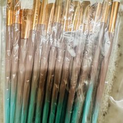 New and Used Makeup brushes for Sale in Laurel, MS - OfferUp