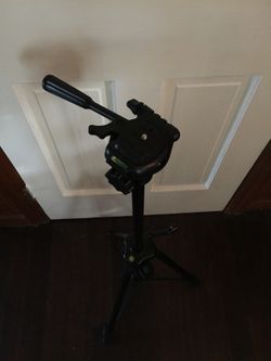 Camera stand with level