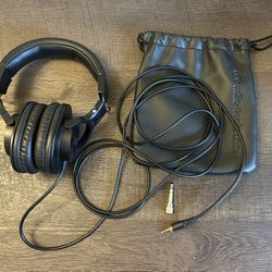 Audio-Technica ATH-M30x Professional Studio Monitor Recording Headphones