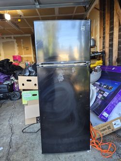 Tall black fridge rca 7.5 cf