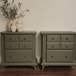 Vintage Pair Broyhill Wood Nightstands Bedside Tables Deep  Green