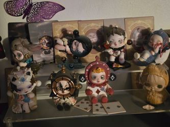 Skullpanda figures