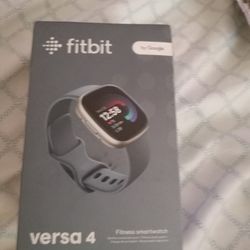 Fitbit Versa 4