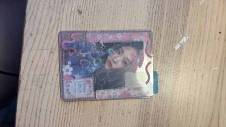 New jeans photocard (in sleeves)