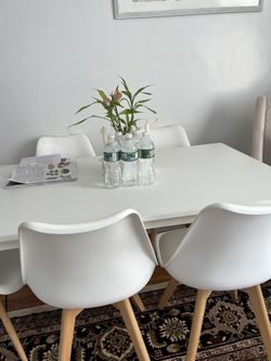 White Table And 4 Chairs 