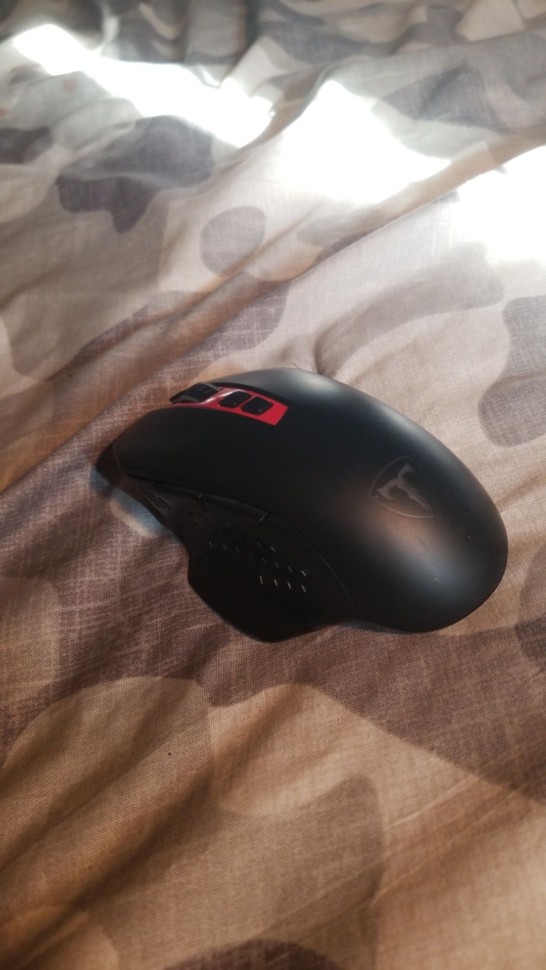 Wireless optical gaming mouse