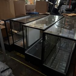 4 Displays Cases 