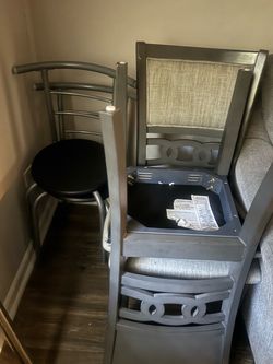 KITCHEN TABEL & CHAIRS ONLY !!!