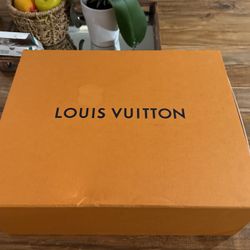 LOUIS  VUITTON 