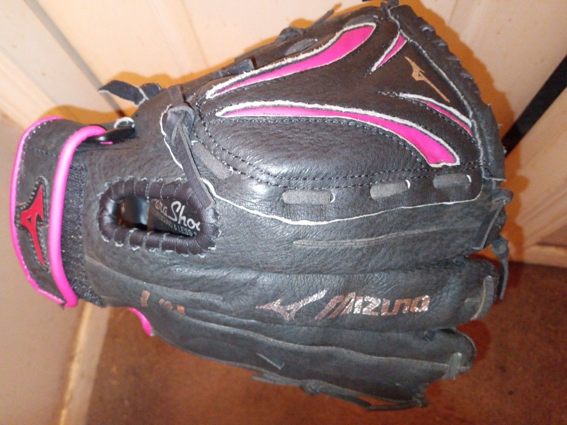 MIZUNO {black & red leather left handed youth baseball glove}