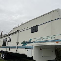 1995 37ft  Damon Escaper 5th Wheel