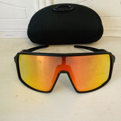 OAKLEY
