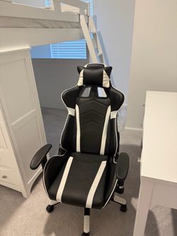 Rooms To Go Kids Rtg Quest Xp Black & White Gaming Desk Chair