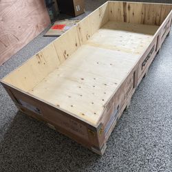 Large Shipping Crate (Free)