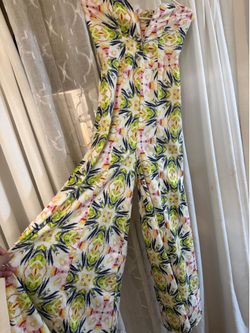 Like new ladies jumpsuit strapless size M nice colors !🌺