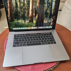 Apple Macbook Pro i7 16gb Ram 500gb SSD Drive 2.6ghz 16" Screen 2018  Radeon Pro 4GB Vram 