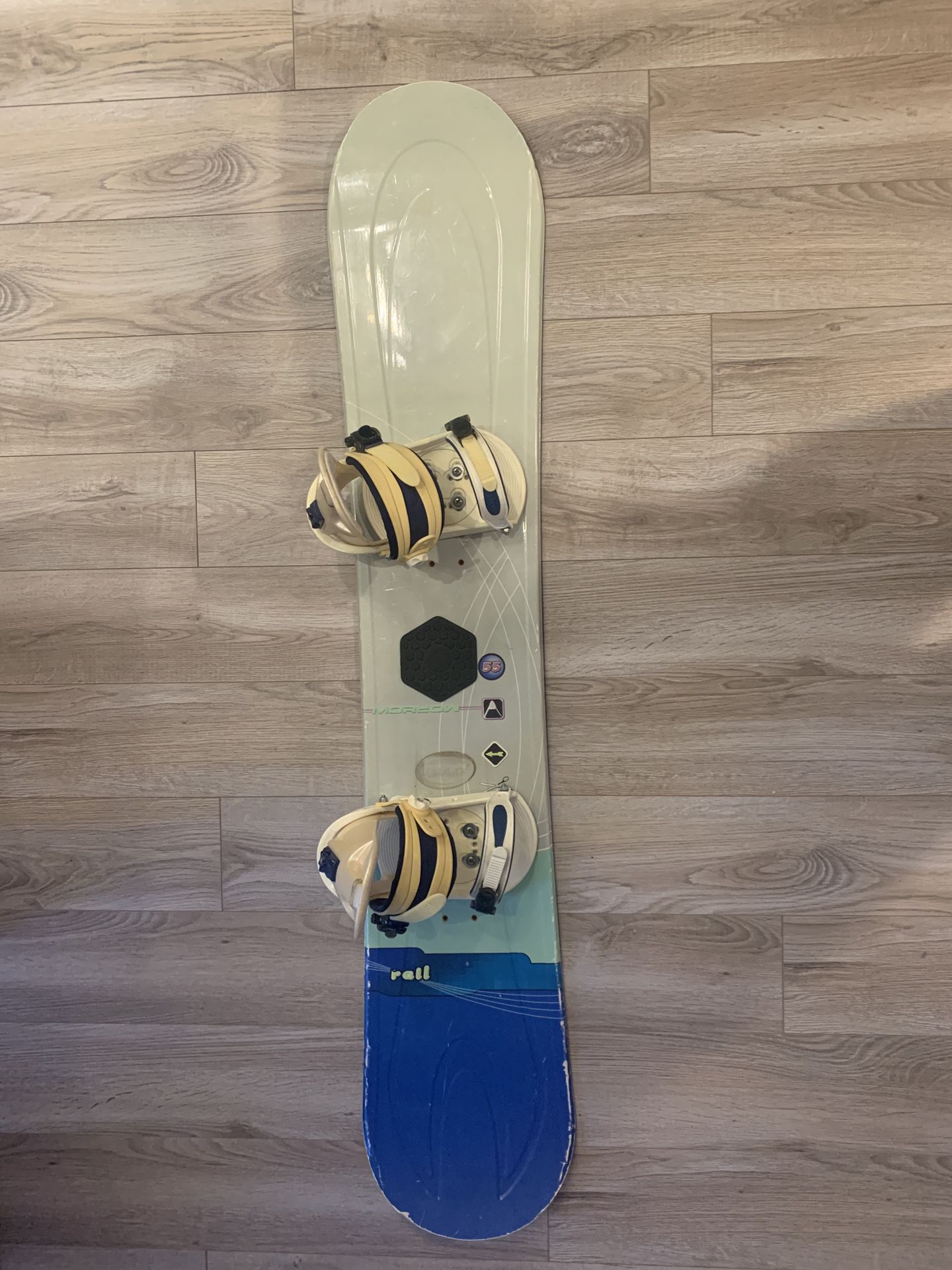 Snowboard with travel bag — 155 cm