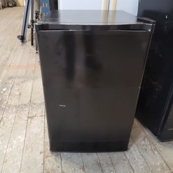 Small Mini Refrigerator 