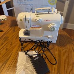 NEW SEWING MACHINE WITH BOX 
