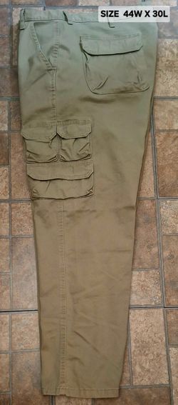 MEN'S WRANGLER CARGO PANTS SIZE 44W X 30L