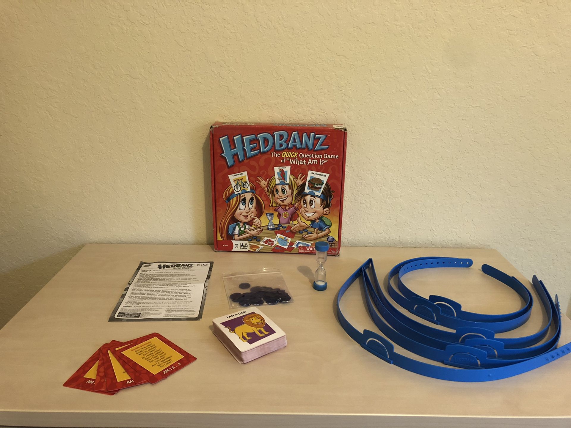 Hedbanz Game / board game