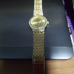 Ladies Gold Watch With Tiny White Sapphires Around The Face New