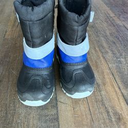 Snow Boots 8c