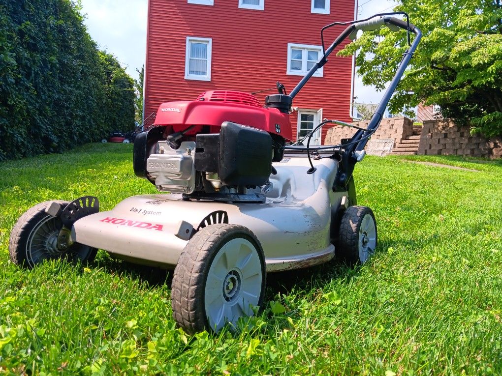Honda HRR216 21" 3-in-1 Lawn Mower w/ Smart Drive Self-Propel