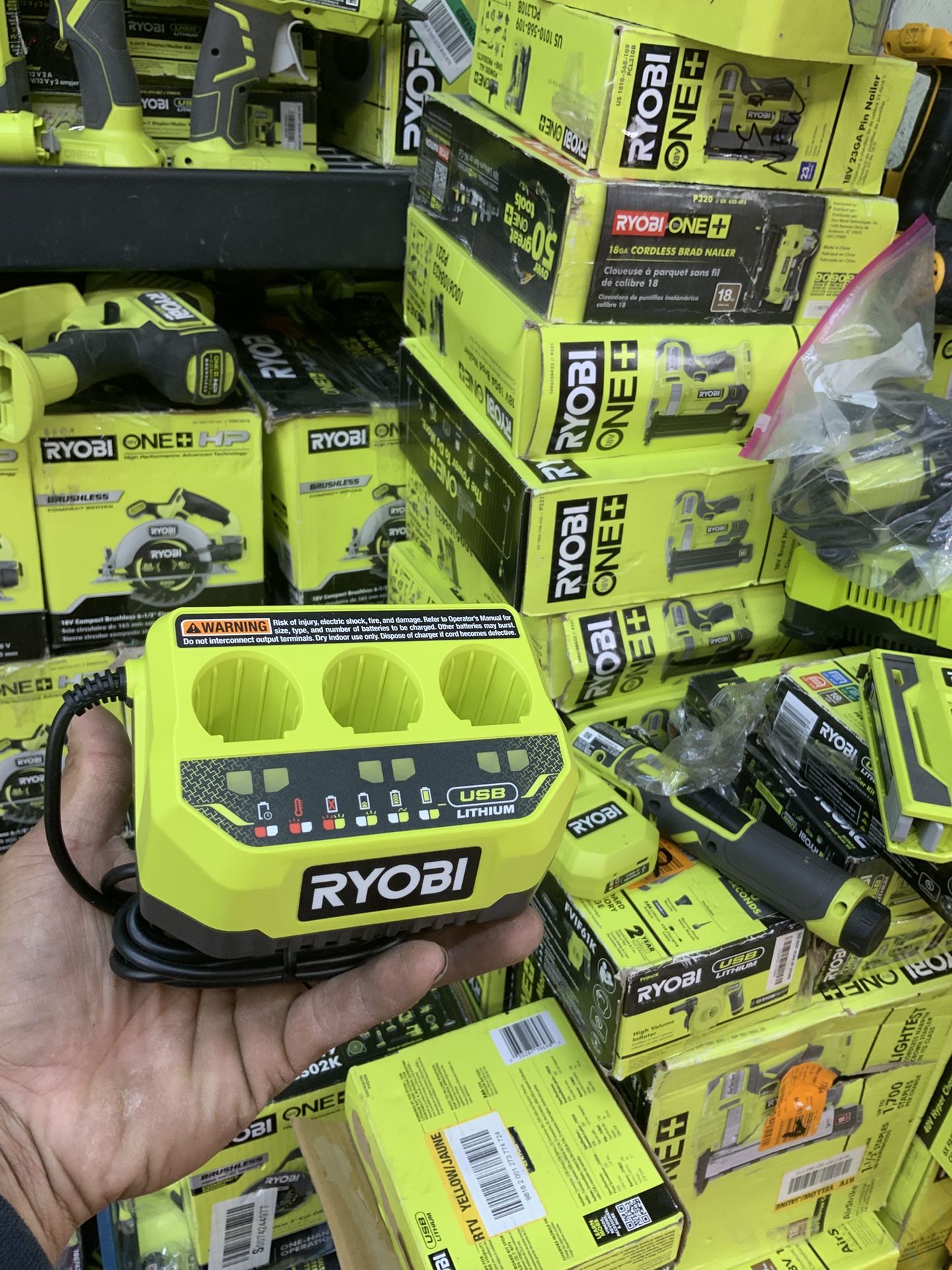 Ryobi 4v 3-port Charger