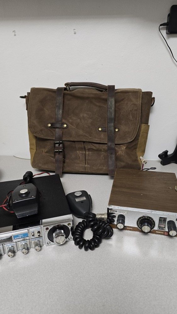 Vintage CB Radio Lot – Pace 8041 + 2300C Transceivers w/ Canvas Bag – Untested