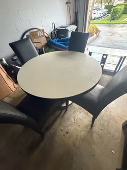 Round Dining Table with 4 Chairs
