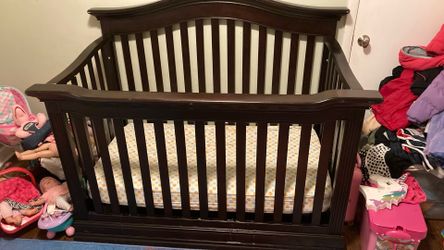 Baby Crib- Montana 4 In 1 Baby Caché Crib
