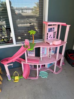 Barbie Play Set (Free)