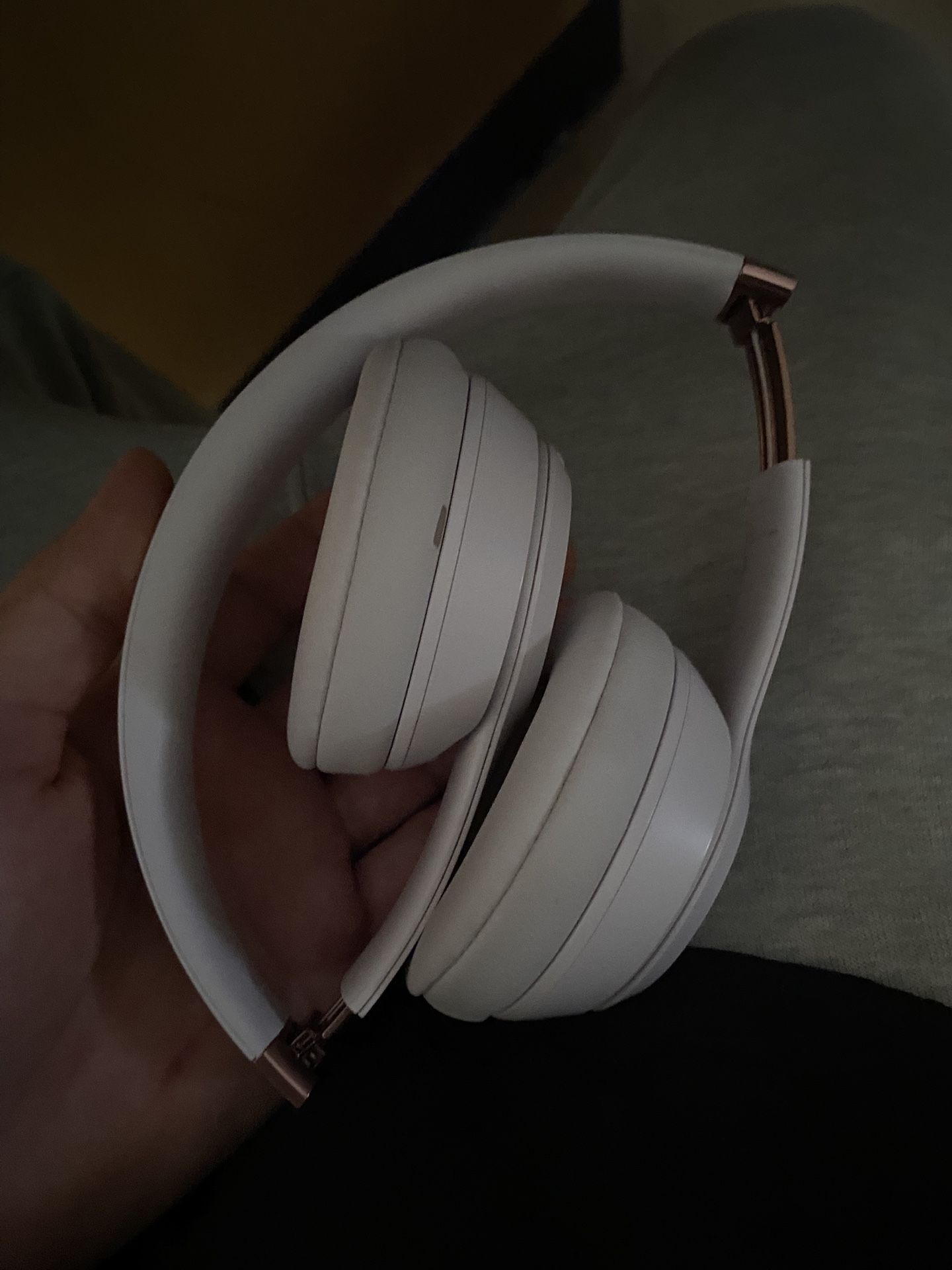 Beats Solo 4 Pink