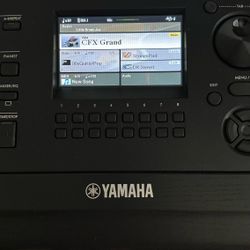 Yamaha DGX-670