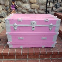 Vintage Steamer Trunk Wood/ Metal Pink 