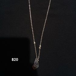 necklace, butterfly wing silver chain / cadena de plata de ala de mariposa