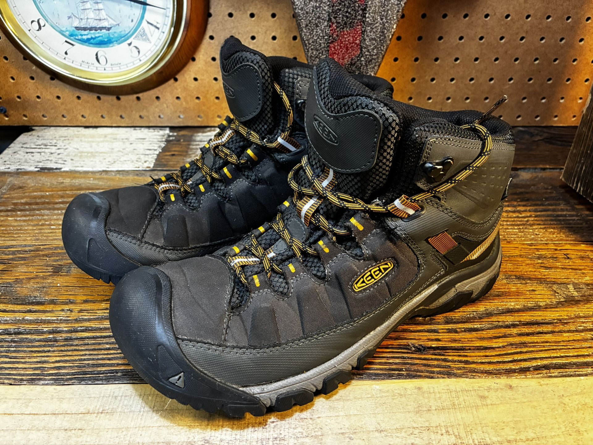 KEEN Men's Targhee III Mid Waterproof Boots Men’s Size 11