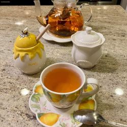 Tetera Y Cuatro Tazas 