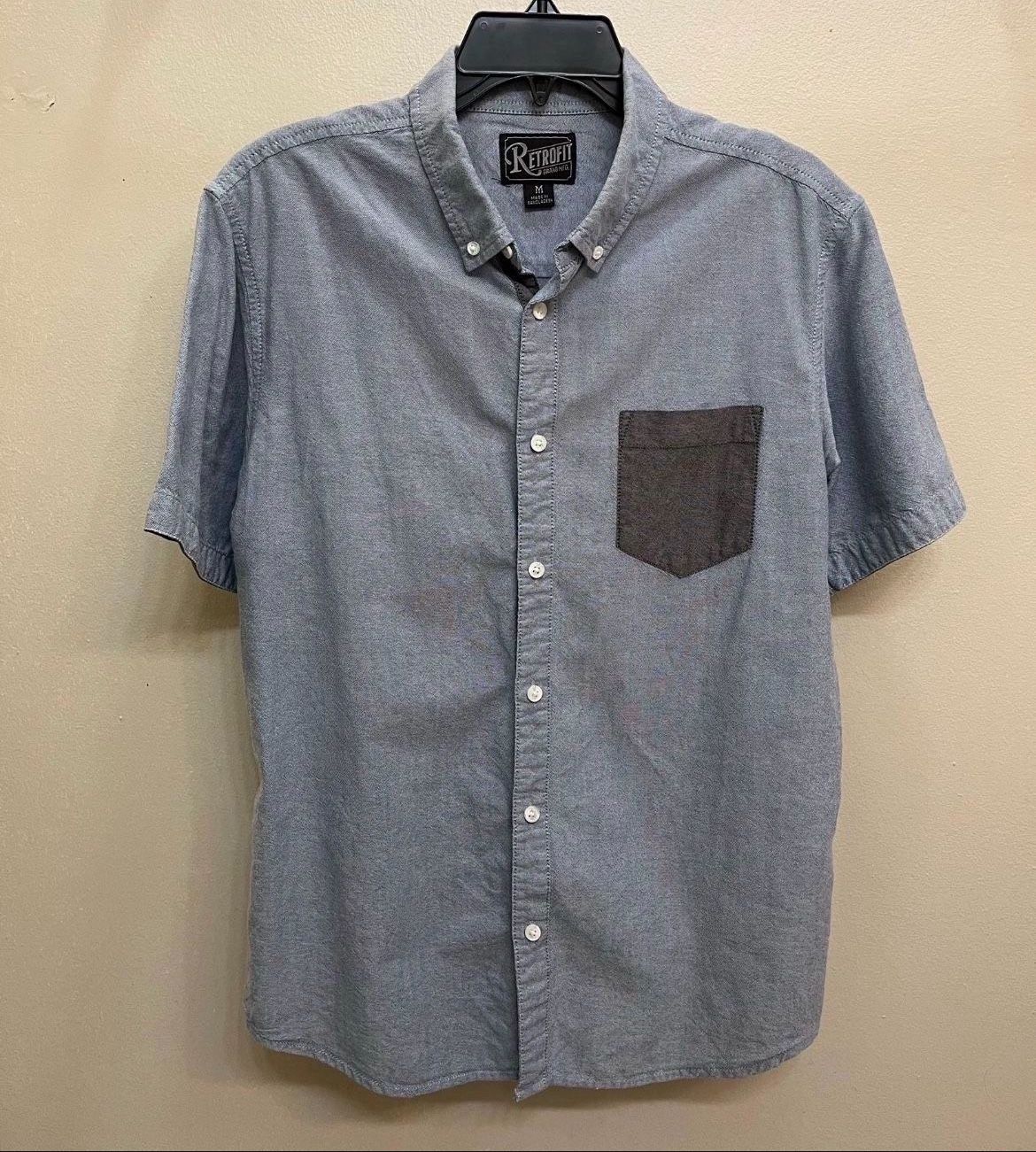 Retrofit Men's Short Sleeve Shirt Button-Front Light Blue Grey Pocket Accents (Pick up🛒 In Bellevue)*Check out my Other Posts 💕
