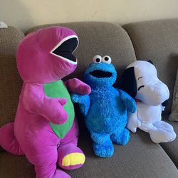 MUÑECOS DE PELUCHES