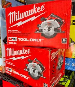 Milwaukee
M18 18V Lithium-Ion Cordless 6-1/2 in. Circular Saw (Tool-Only)