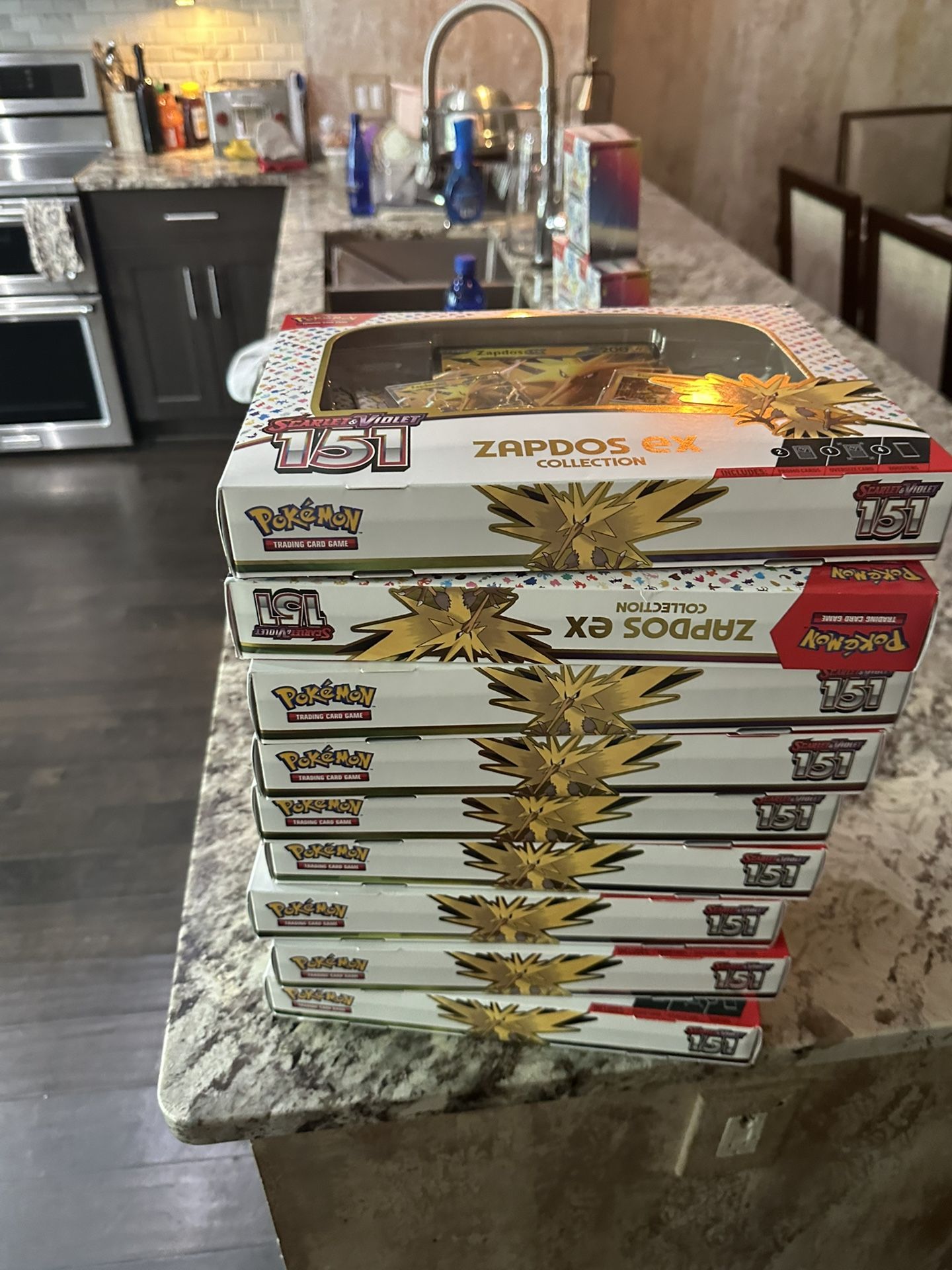 Pokémon Zapdos EX Collection Box Bundle