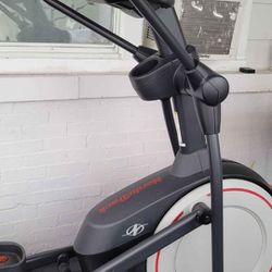 NORDICTRACK E 9.0 ELLIPTICAL MACHINE( LIKE NEW & DELIVERY AVAILABLE TODAY)