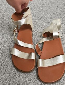 UGG Metallic Gold Strappy Sandals Women's Size 6 - NEW