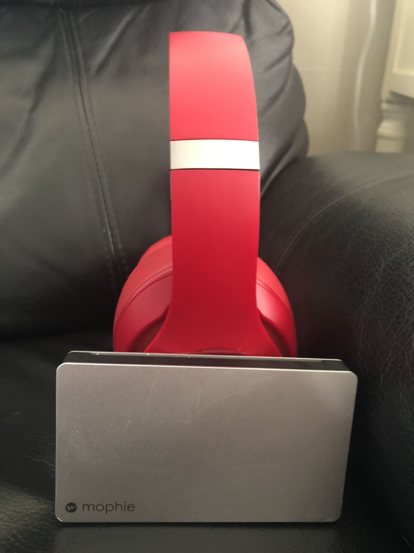 Brand new beats Bluetooth studio 3 headphones with portable morphie charger