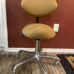 Adjustable saddle Chair