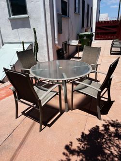 4-Person Outdoor Patio Dining Set